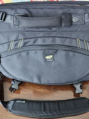 Travelpro Bold series bag/Checkpoint-Friendly Messenger/non-rolling tote